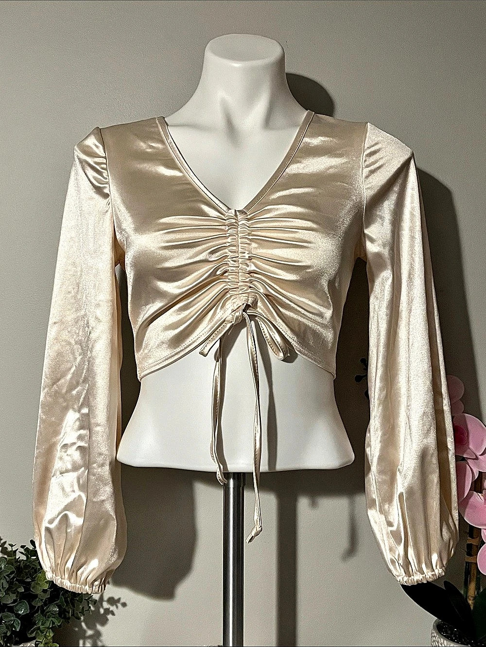 Be Divine Ruched Satin-Look Crop Top in Cream Large Like New
